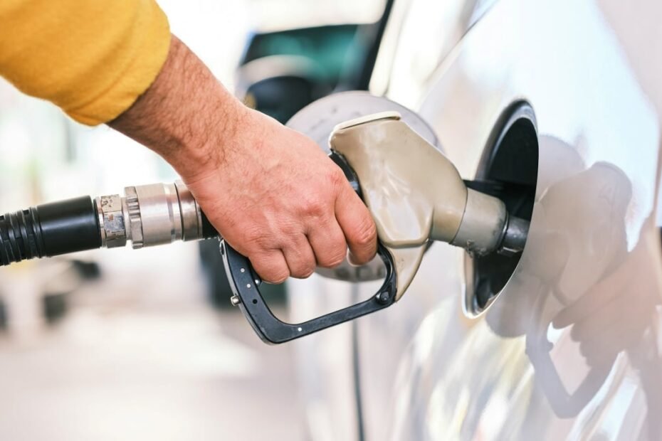 La guerra en Irán dispara el precio del petróleo, la gasolina y el diésel: el techo real depende de un punto en el mapa