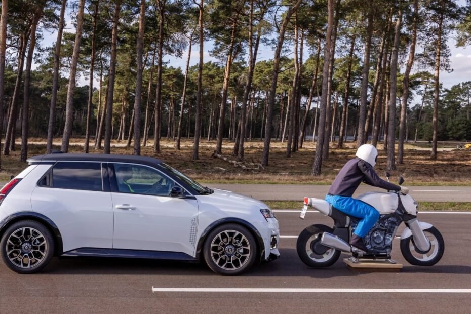 Los coches nuevos tendrán nuevas formas de salvar vidas en 2027, así hemos comprobado como será