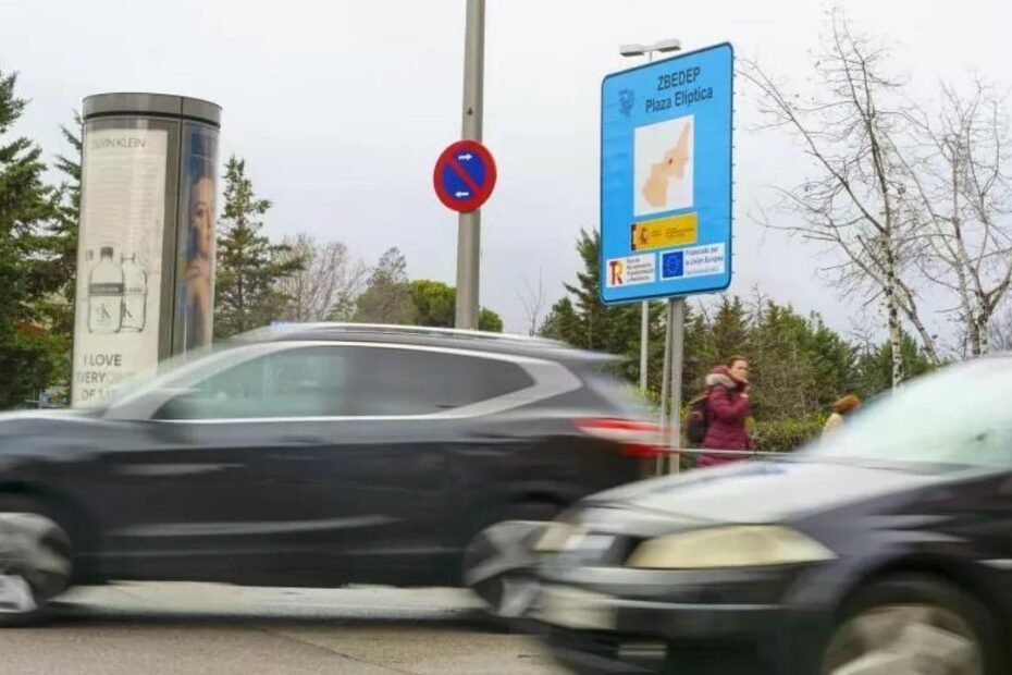 Madrid recula y permitirá seguir circulando a los coches sin etiqueta, pero solo si cumplen con los requisitos