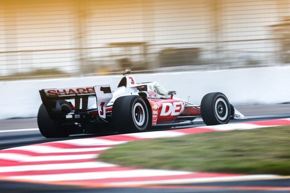 McLaughlin repite como primer 'poleman'; Álex Palou cuarto entre los insurrectos Coyne