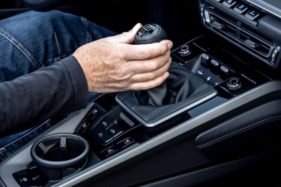 Porsche patenta una idea sorprendente para salvar el cambio manual: patrón en H de siempre, pero no como te lo imaginas