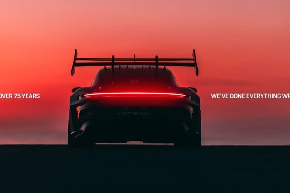 Porsche se lanza un dardo a sí misma con ironía… y, aun así, tiene todo el sentido