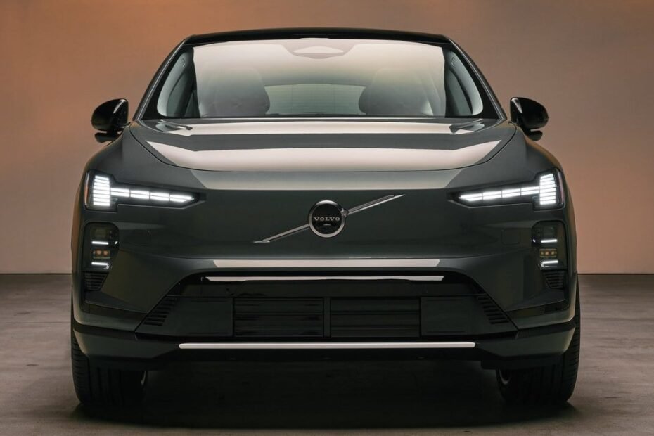 Volvo “lo peta” con el EX60 y lo demuestra con hechos: un mes presentado y ya amplía producción