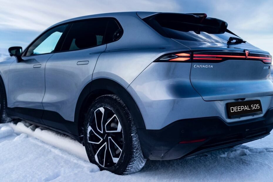 28.000 euros y más de 1.000 km sin repostar: el Changan Deepal S05 PHEV aterriza en España con una oferta difícil de ignorar