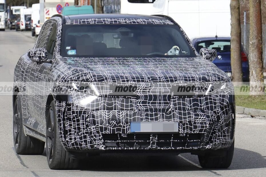 BMW empieza a destapar el nuevo iX5 M70: casi 700 CV eléctricos y 700 km de autonomía