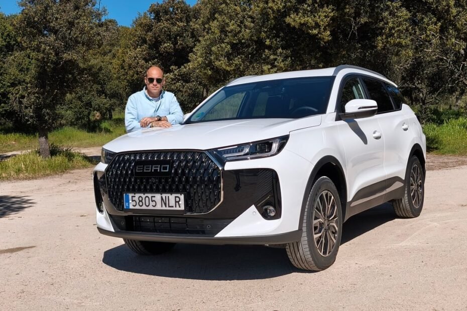 Cuesta menos de 29.000 € y tiene la etiqueta ECO: pruebo la versión más 'lógica' del EBRO s700 que puedes comprarte.