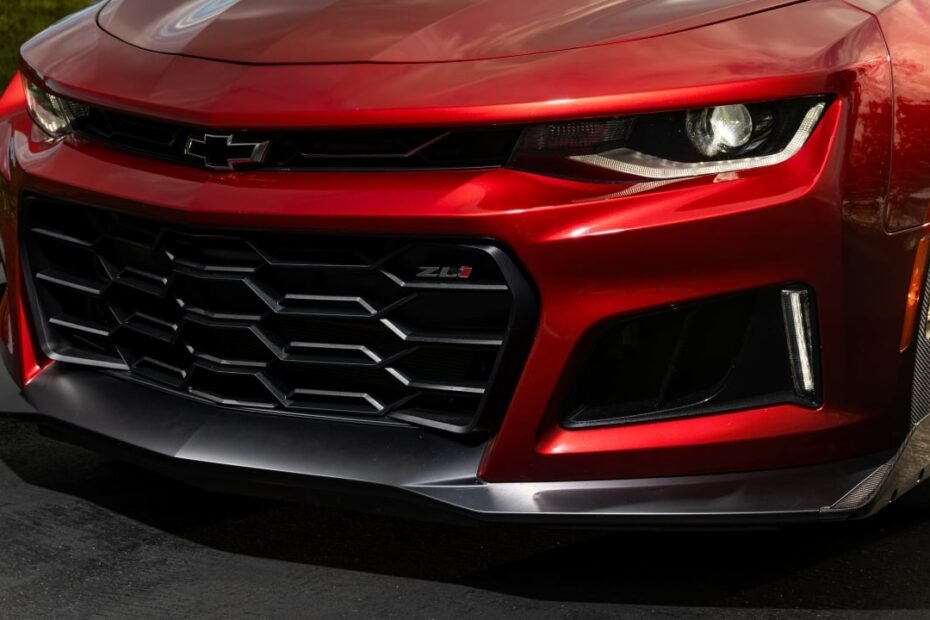 El Chevrolet Camaro volverá en 2027 con toda la artillería de GM: motor V8 y compañía para una nueva ofensiva