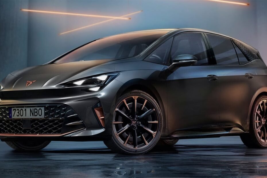 El CUPRA Born 2026 ya tiene precio, desde 37.990 € y hasta 326 CV para mirar de frente al BYD Dolphin