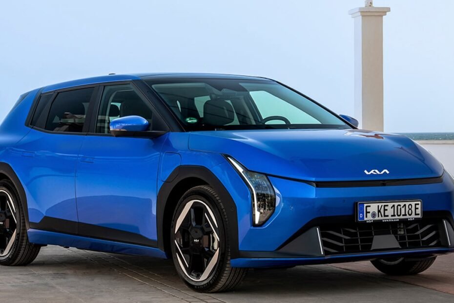 El KIA EV4 estrena versión con tracción total, más de 250 CV de potencia y hasta 560 km de autonomía