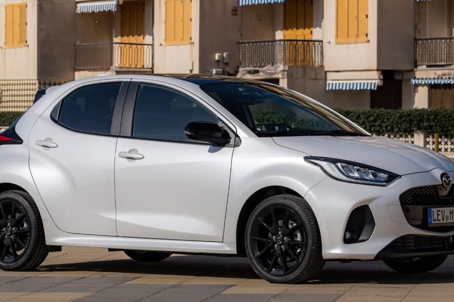 El Mazda2 Hybrid sigue en la pelea, ahora más equipado para no rendirse al eléctrico