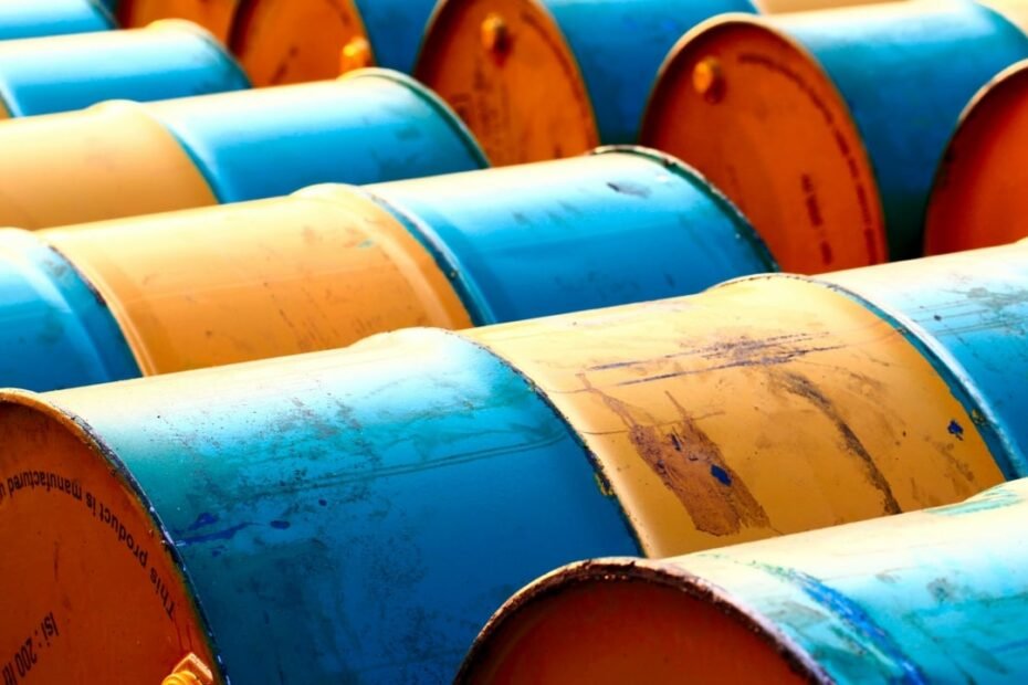 El petróleo se desploma de 110 a menos de 95 dólares, pero ¿Cuándo lo notaremos en nuestros bolsillos?