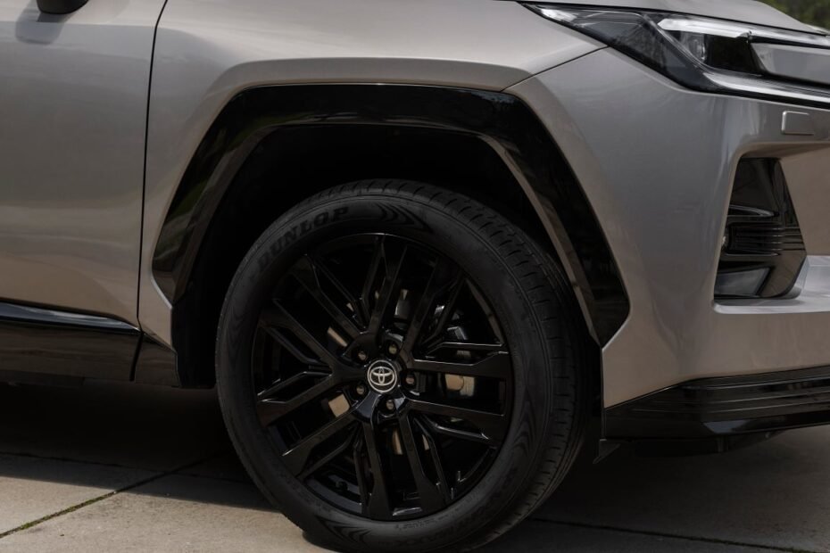 Es y seguirá siendo híbrido: Toyota descarta una versión 100% eléctrica de su mejor SUV y refuerza su apuesta híbrida