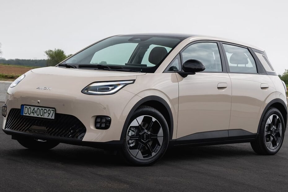 GAC ataca en Europa con el nuevo Aion UT, 430 km de autonomía y menos de 28.000 € para ir a por el Renault 5