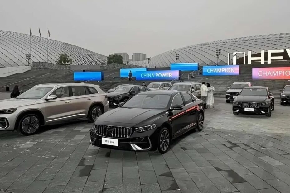 Geely promete poner patas arriba los híbridos con 2,2 l/100 km de consumo: un aviso directo a los japoneses