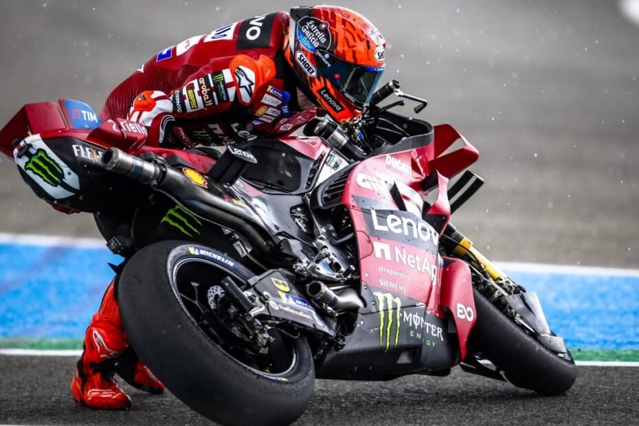 La caída de Marc Márquez en Jerez desvela su evidente cambio de mentalidad: “¿Estoy bien? Pues mañana es lunes, otro día”