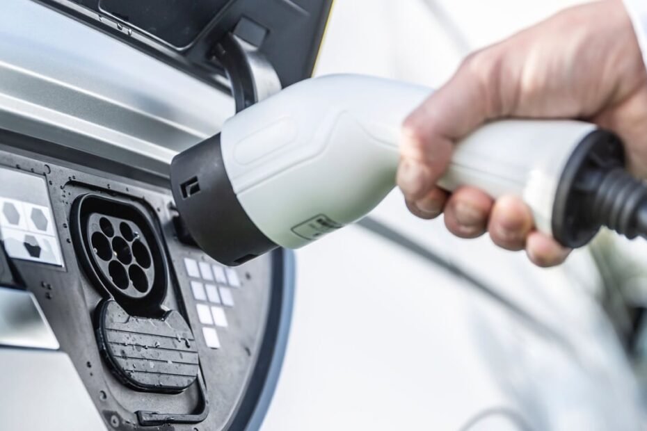 La gran mentira de la carga rápida, por qué tu eléctrico o PHEV no carga como te prometen