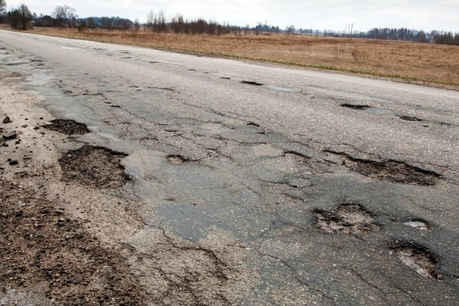 Las carreteras españolas están en su peor estado en 40 años y la guerra en Oriente Medio amenaza con dejarlas así