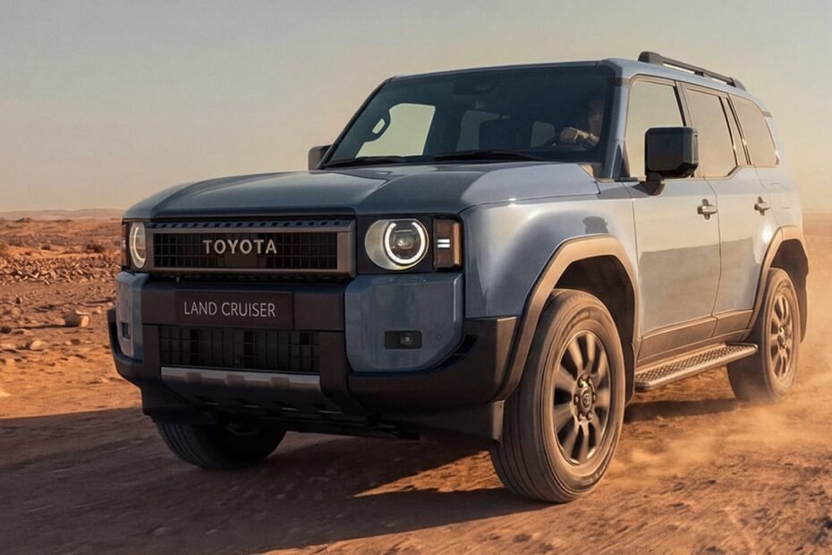 Llega la nueva gama del Land Cruiser, el legendario 4x4 de Toyota estrena acabado y versiones con 5 plazas