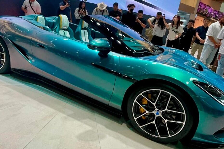 Más de 1.000 CV y directo a por Porsche: el Denza Z llega antes a Europa que a China