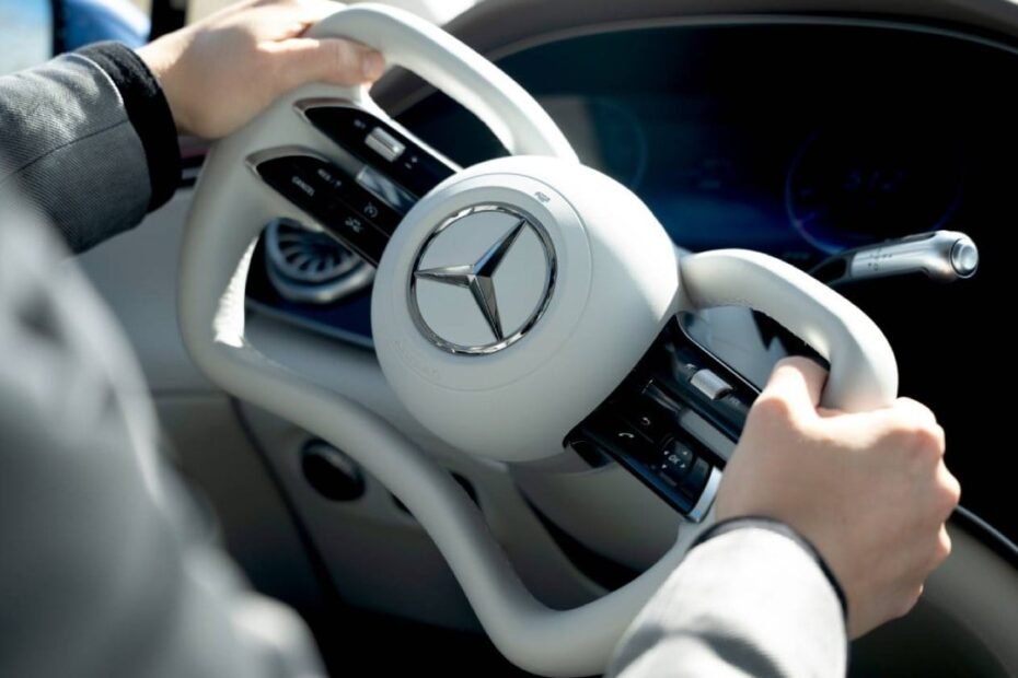 Mercedes revoluciona el automóvil con el nuevo volante por cable del EQS: “Deja al resto de coches obsoletos”