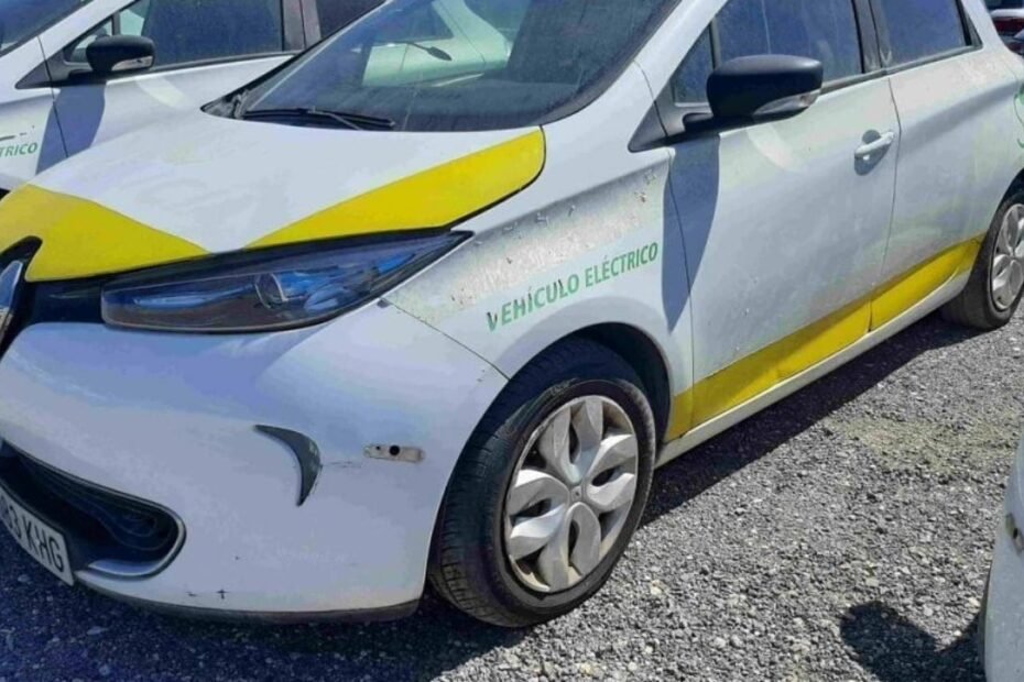 Motos desde 60 € y coches eléctricos desde 750 €, el Ayuntamiento de Madrid saca a subasta gran parte de su parque de vehículos