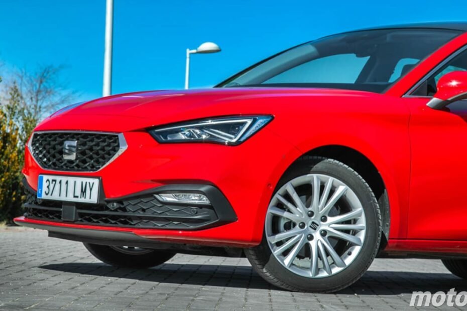 Ni Golf ni Mazda3, el compacto que más sentido tiene por precio y producto es español, ECO y lo tienes por 330 € al mes con todo incluido