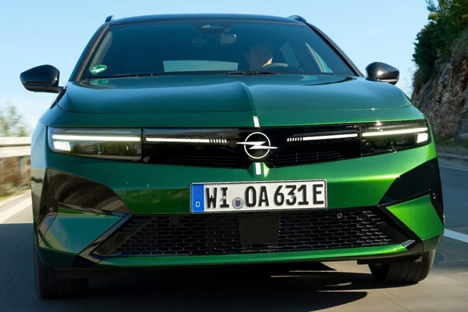 Opel quiere resucitar el Astra OPC con 300 CV largos y ganas de guerra pero sin gasolina