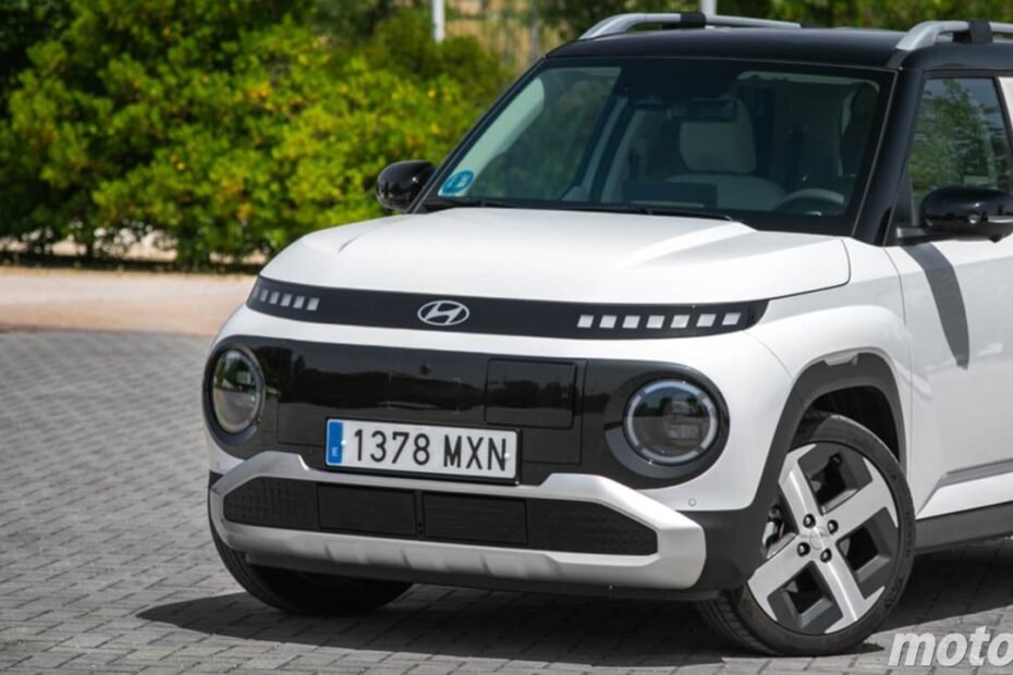 Si buscas un eléctrico urbano de verdad, el Hyundai INSTER aprieta fuerte con más autonomía que el BYD Dolphin Surf y 3.500 € menos