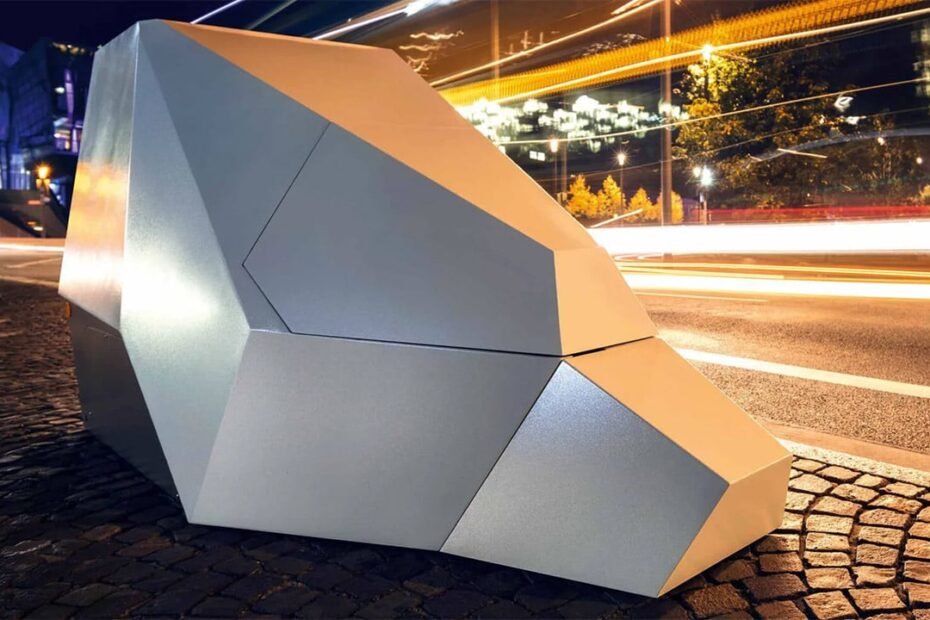 Vandalizan radares y responden con cabinas antibalas: así son los nuevos "radares Cybertruck"