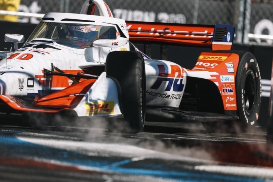 Álex Palou no baja la guardia en Detroit: tercera pole consecutiva