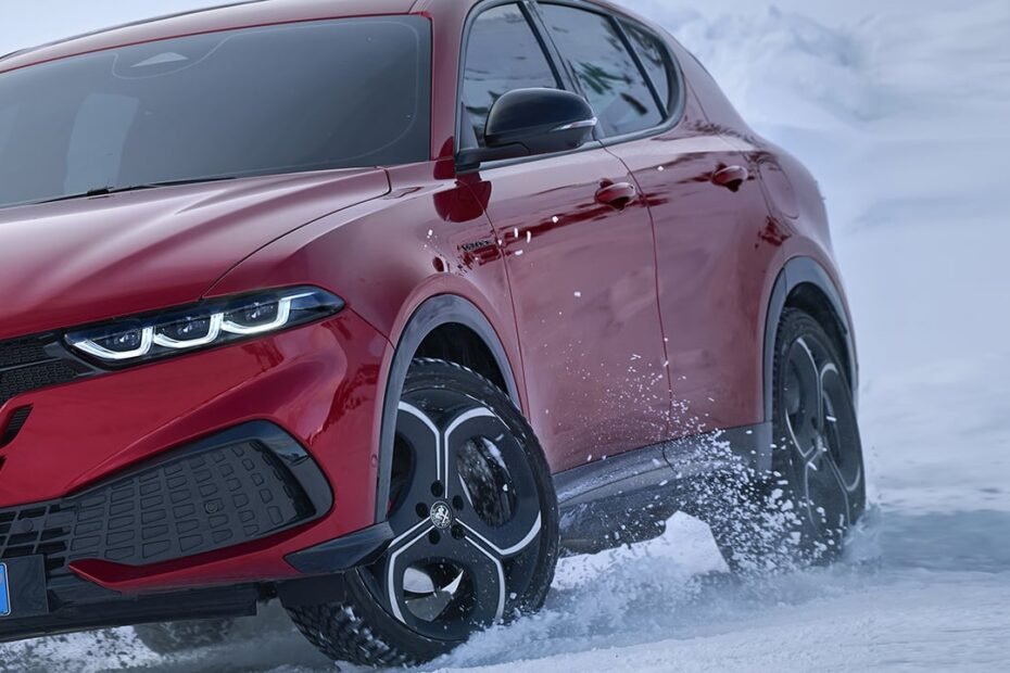 Alfa Romeo baja 8.600 € el Tonale híbrido presumiendo de algo que el BMW X1 y Audi Q3 no igualan, tacto de conducción