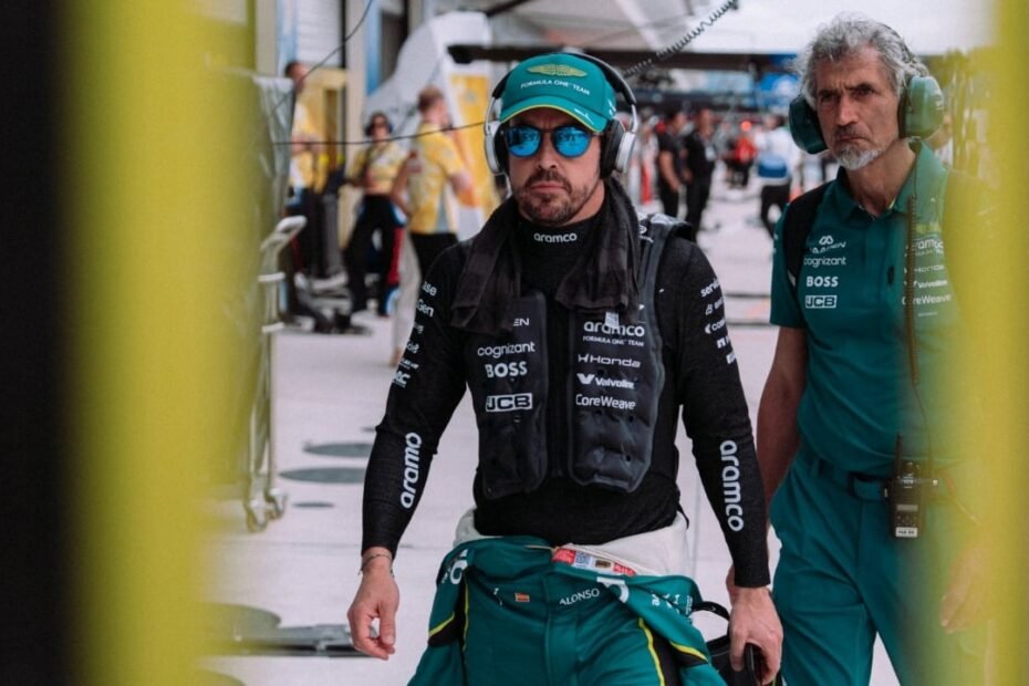 Alonso se divierte a costa de Checo Pérez, pero ahora es la caja de cambios del Aston Martin la que no da tregua