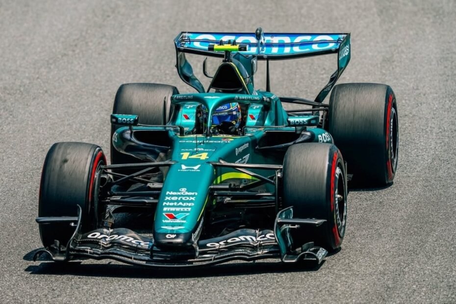 Alonso ya pelea con el Cadillac de Pérez: “No hemos rodado mucho en grupo, así que aprovechamos estos momentos”