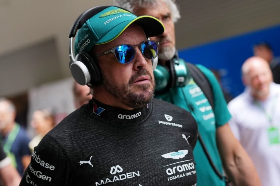 Aston Martin lo niega, pero Alonso desvela un plan que prácticamente confirma la llegada de un AMR26 B