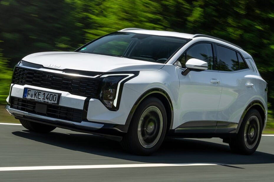 Con 8.600 € de rebaja y un motor híbrido de 239 CV, el KIA Sportage entra en terreno Toyota con un precio más barato