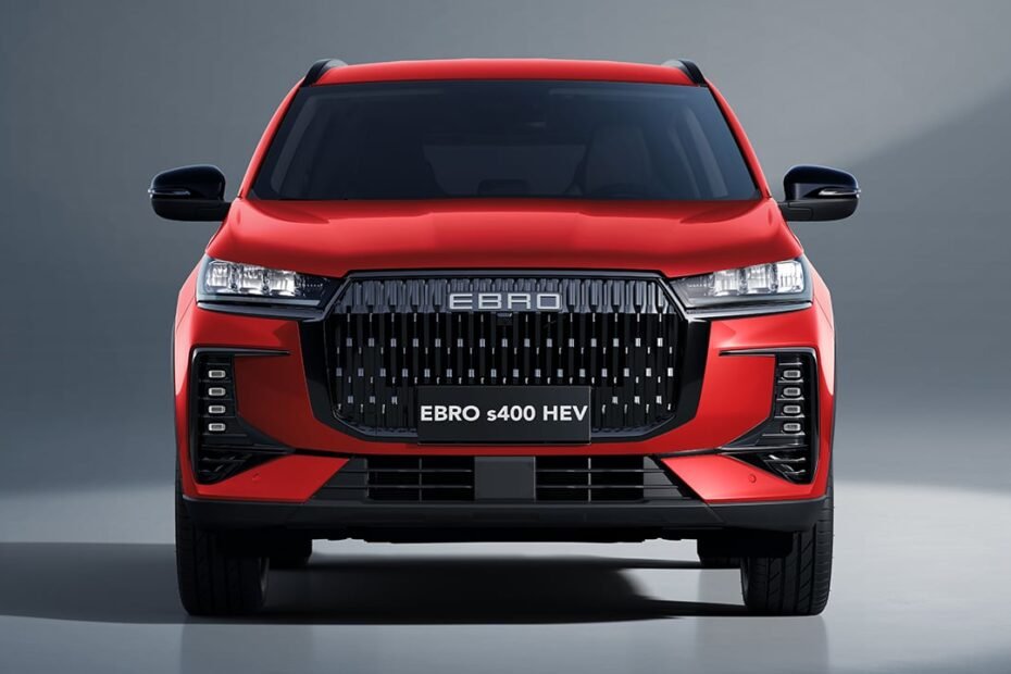 EBRO aprieta a Dacia con el nuevo S400 híbrido con motor turbo y un diseño mucho más fresco