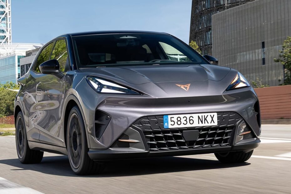 El CUPRA Raval pasa de las versiones de lanzamiento a una gama más seria para pelear en el eléctrico urbano