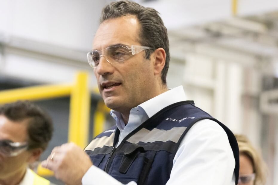 El futuro de Stellantis, adelantado por su CEO: "Las asociaciones son el camino hacia adelante"