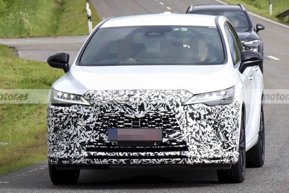 El Lexus RX 2028 ya está en marcha y esconde cambios más importantes de lo que aparenta