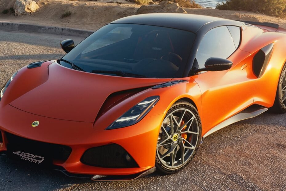 El Lotus Emira 420 Sport sube el listón: menos de 1.500 kg y solo un rival real, el Alpine A110