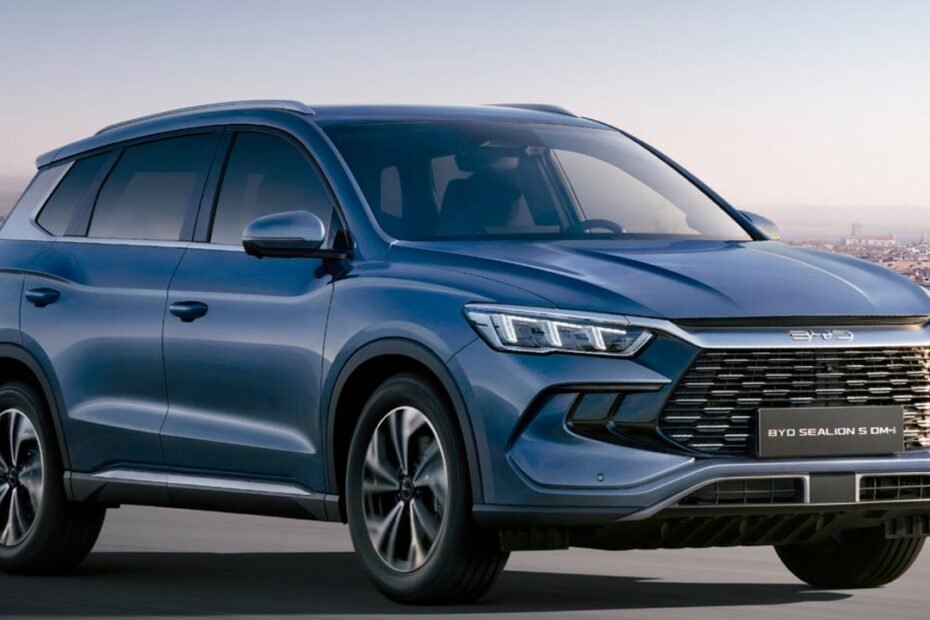 El nuevo BYD Sealion 5 DM-i llega a Europa, desde 35.000 euros y más de 1.000 km de autonomía para poner en apuros al Skoda Kodiaq