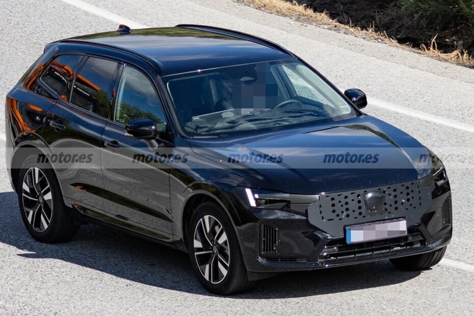 El nuevo Volvo XC60 2027 aparece en estas primeras fotos espía que adelantan una inesperada e importante actualización