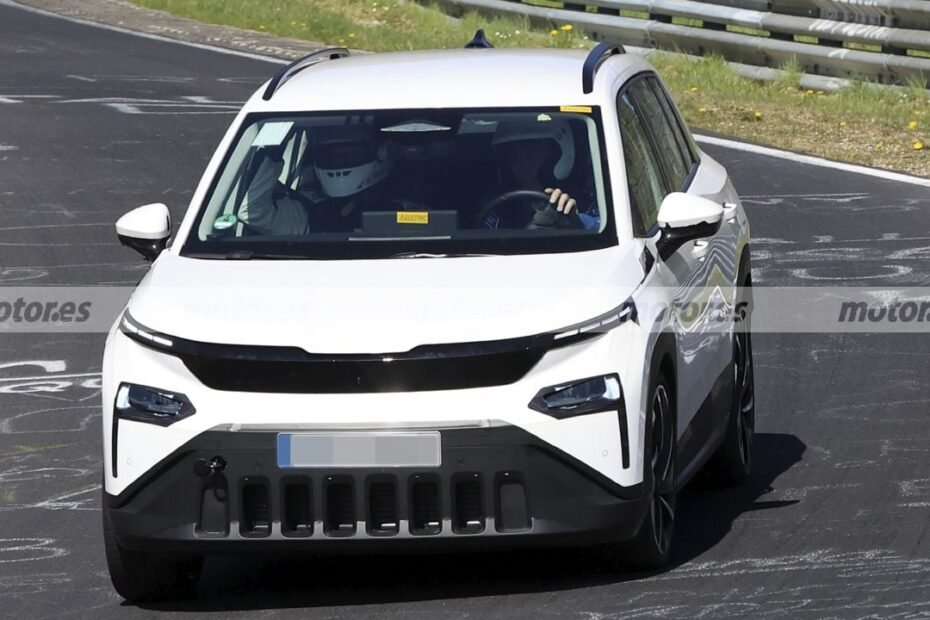 El Skoda Epiq Sportline 2027 ya rueda al límite en Nürburgring y apunta muy alto con sus 211 CV e imagen
