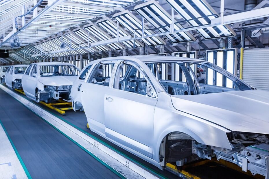 La industria europea del automóvil ni está muerta ni está a salvo: tiene unos años para decidir qué quiere ser