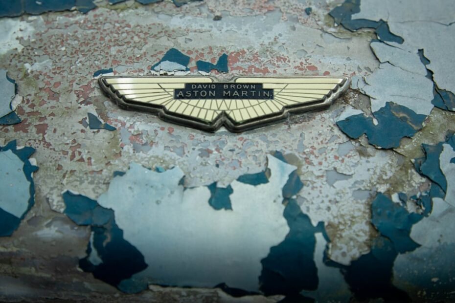 Las complicaciones financieras de Aston Martin, nada nuevo bajo el sol: "Trabajé en los 70 haciendo sus coches V8 y ya perdían dinero"