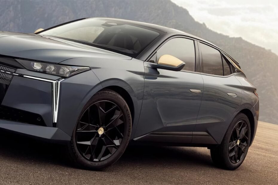 No es un coche alemán, pero con 4.700 € de rebaja es todo un compacto premium y presume frente a BMW de motor híbrido PHEV