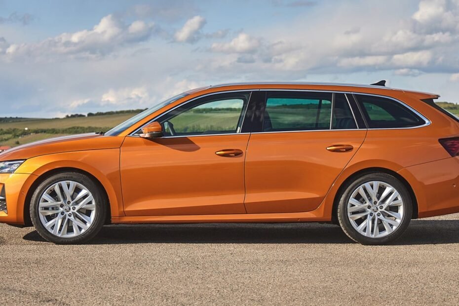 Si te has cansado de los SUV, esta berlina con un maletero gigante, etiqueta ECO y precio rebajado es lo que buscas