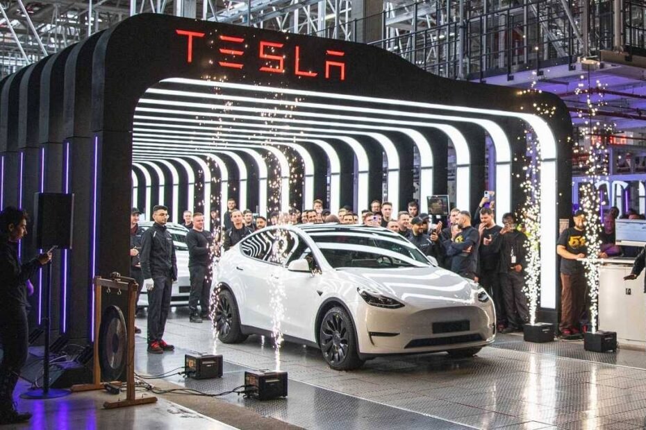 Tesla prepara eléctricos más baratos en Europa y lanza un aviso directo a las marcas chinas con este nuevo anuncio