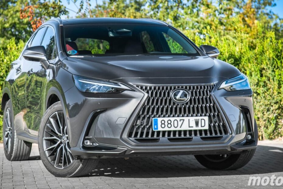 4.000 € más barato que el nuevo Audi Q5, gasta un litro menos y con la fiabilidad de Toyota, este Lexus va muy en serio