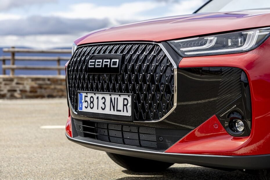 5.300 € de rebaja y etiqueta ECO, el EBRO que más sentido tiene asalta territorio Dacia y deja al MG HS sin salida